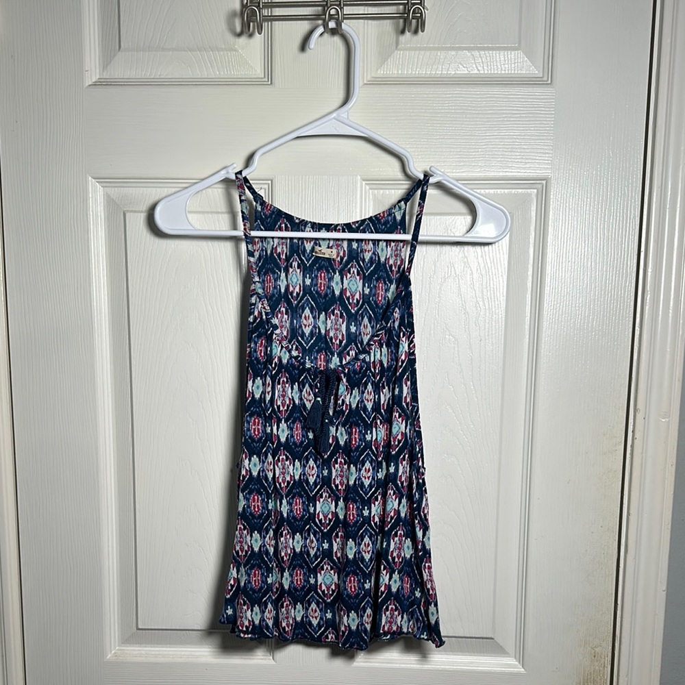 Stylish Women’s Hollister Top in Blue and Pink Pattern